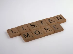 listen more en scrabble